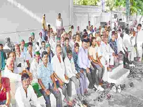 ?farmers angered on lathicharg